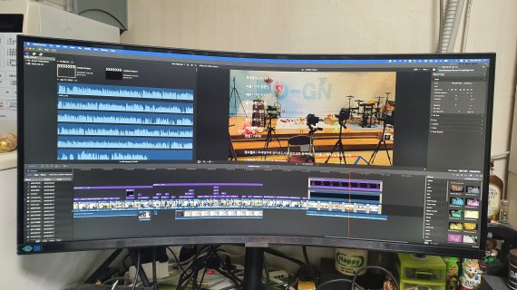 삼성전자의 2021년형 고해상도 모니터 'S65UA'로 '파이널컷'을 실행하는 모습. © News1 정상훈 기자