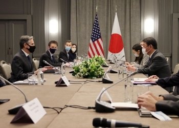 [런던=AP/뉴시스]3일(현지시간) 영국 런던에서열린 미일 외교장관 회담. (출처: 일본 외무성) 2021.5.3. *재판매 및 DB 금지