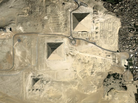 차세대중형위성 1호가 지난 4월 4일 촬영한 고해상도의 이집트 피라미드. 과기정통부 제공