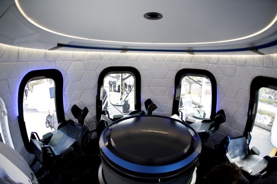 블루오리진에서 제작한 캡슐 내부 모습. 지난 2017년 4월 미국 콜로라도주 콜로라도스프링스에서 열린 33최 우주 심포지엄때 공개됐다.로이터뉴스1