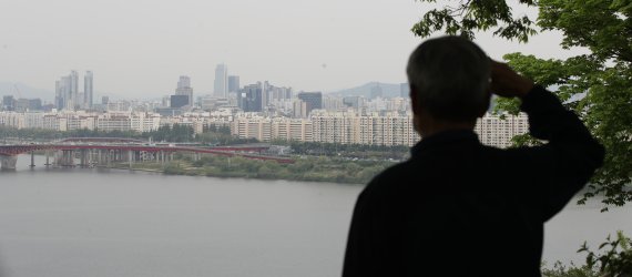 [서울=뉴시스] 조수정 기자 = 서울 강남구 압구정 아파트 지구 일대. 2021.04.27. chocrystal@newsis.com 이 사진은 기사 내용과 직접적 관련 없음