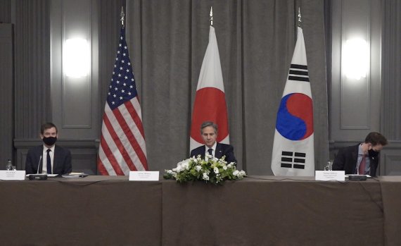 정의용 외교부 장관과 토니 블링컨 미국 국무장관, 모테기 도시미쓰 일본 외무상(왼쪽부터)이 지난 5월 영국 런던에서 한미일 외교장관 회담을 갖고 있다. 사진=뉴시스