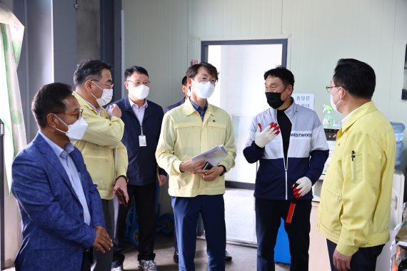 박영범 농림축산식품부 차관은 7일 경기 하남에 소재한 동물판매업 서울한펫 경매장을 방문했다. (사진=농식품부) *재판매 및 DB 금지