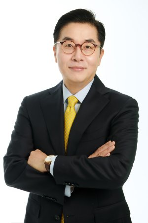 이제훈 신임 대표 앞세운 홈플러스, 온라인몰·창고형 매장 확대 꿈 이룰까