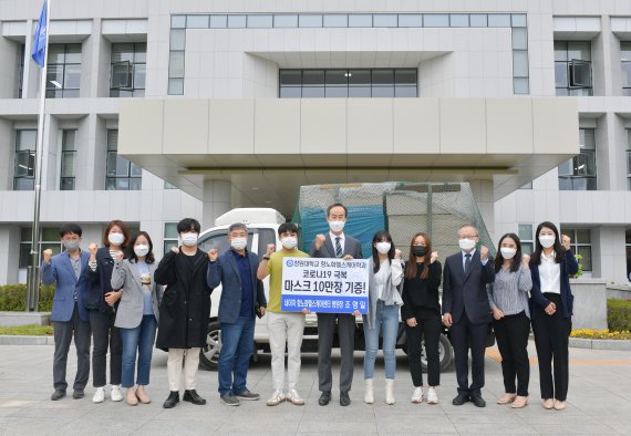 창원대학교 항노화헬스케어학과 조영일 학생, 대학에 마스크 10만장 기증.(사진=창원대학교 제공) 2021.05.12. *재판매 및 DB 금지