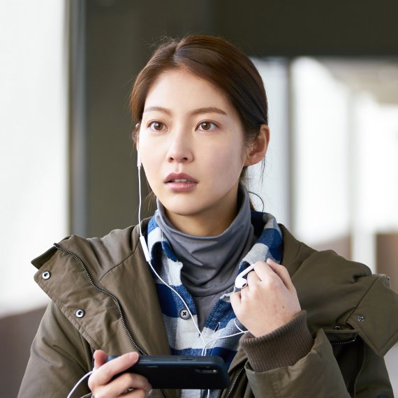 [서울=뉴시스] 영화 '혼자 사는 사람들' 스틸. (사진=더쿱 제공) 2021.05.11 photo@newsis.com