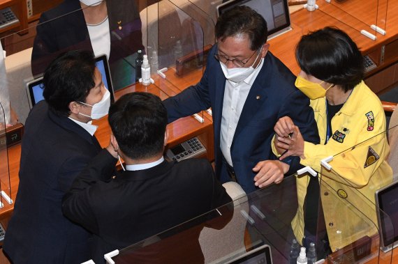 장혜영 "류호정에 '야' '감히 어디서' 말한 문정복 사과해야"