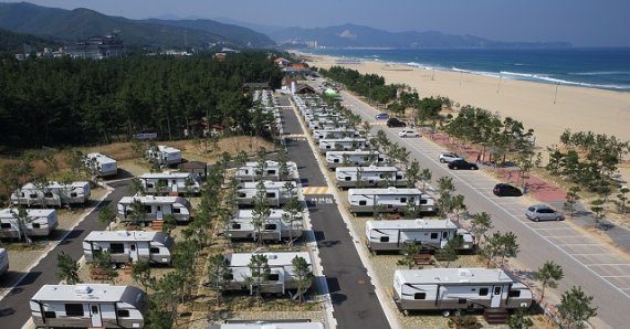 14일 동해시(시장 심규언)는 5대 권역별 관광개발계획을 올해 안에 완성해, 포스트 코로나에 대비하겠다고 밝혔다. 사진은 망상 오토 캠핑장.사진=동해시 제공