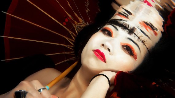 [서울=뉴시스]영화 'M. 버터플라이' 스틸. (사진 = 왓챠 제공) 2021.05.14.photo@newsis.com