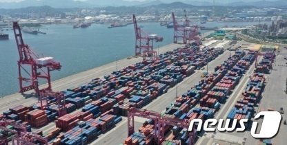 4월 수출액이 2개월 연속 500억 달러를 돌파하며 역대 4월 1위를 기록한 가운데, 6개월 연속 증가세를 올렸다.© 뉴스1