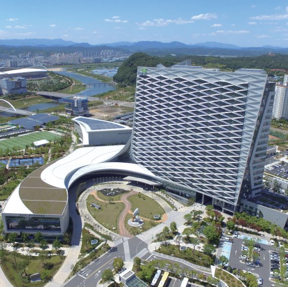 [서울=뉴시스]경남 진주 한국토지주택공사(LH) 본사. (사진=한국토지주택공사 홈페이지) 2021.03.09. photo@newsis.com *재판매 및 DB 금지 /사진=뉴시스