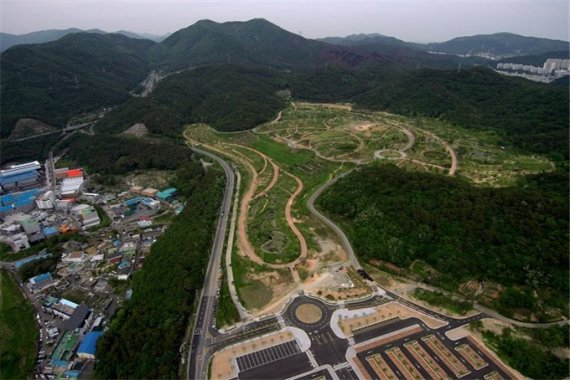 과거 석대 쓰레기 매립장이었던 해운대구 석대동 일원에 조성된 해운대수목원. 부산시는 해운대수목원 일부 구간을 오는 20일부터 시민들에게 개방한다. 부산시 제공