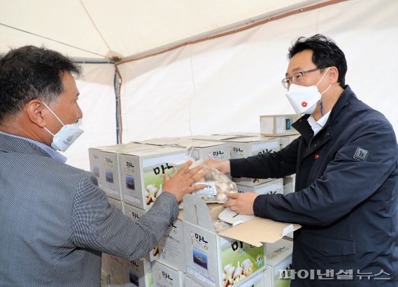 [fn포토] 전국 최고 마늘…제주 대정암반수 마농박람회