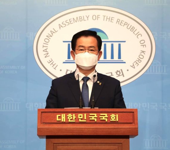 '민주당 대변인' 이용빈, '시민군 대변인' 윤상원 열사 참배