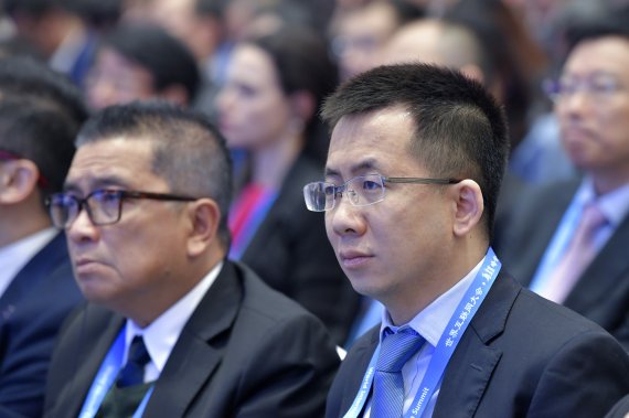 장이밍(오른쪽) 중국 바이트댄스 설립자 겸 최고 경영자(CEO)가 지난 2018년 11월7일 중국 동부 저장성 우전에서 열린 제5차 세계인터넷 콘퍼런스 개막식에 참석한 모습. /사진=뉴시스