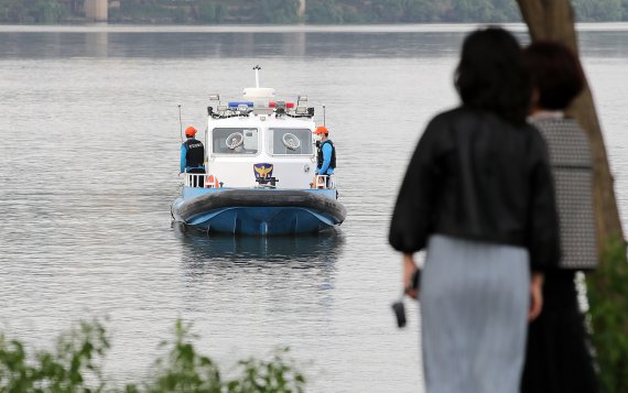 경찰, 손정민 친구 휴대폰 발견 환경미화원 '법최면' 실시