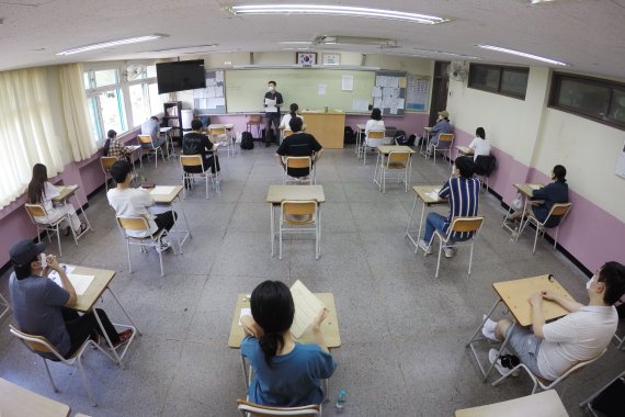 지난해 7월 국가공무원 9급 공채 필기시험이 치러진 서울의 한 학교 시험장. 인사혁신처 제공