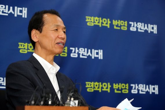 최문순 강원도지사, 대통령 경선 도전“지역문제 깃발, 분권국가 만들겠다”