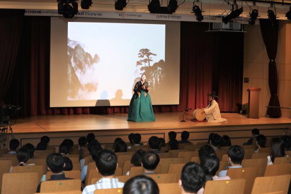 2일 경남 진주 중소벤처기업진흥공단 본사에서 5개 기관 합동 청렴라이브 교육이 진행되고 있다. 중소벤처기업진흥공단 제공.