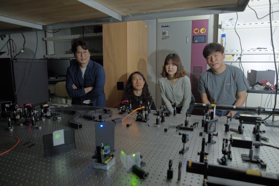 왼쪽부터 박경덕 교수, 이형우 연구원, 구연정 연구원, 최진성 연구원 *재판매 및 DB 금지