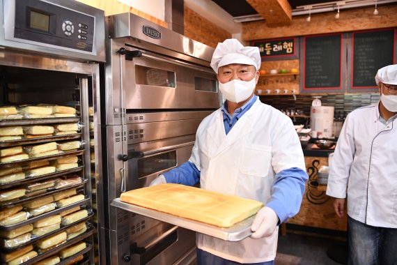 포스코케미칼, 취약계층 위한 '생명의 빵' 나눔 후원 동참