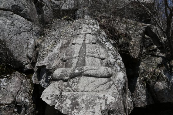 전북 무주군 대불리 민주지산에 있는 마애삼면보살좌상. /사진=무주군