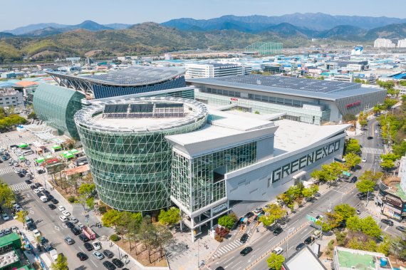 대구시가 오는 2022년 5월 23일부터 27일까지 엑스코 등에서 열리는 '세계가스총회'의 성공 개최를 위해 총력을 기울이고 있다. 사진은 '세계가스총회' 메인 전시장인 엑스코(서관과 동관) 전경. 사진=엑스코 제공
