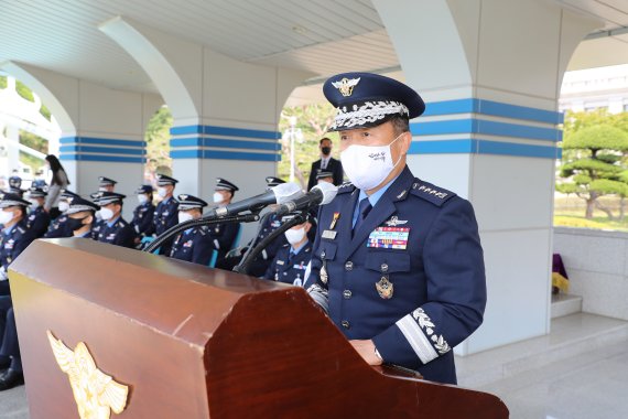 공군참모총장 전역 재가, 軍 감사 결과 "성추행 사건 은폐 지시 없었다"