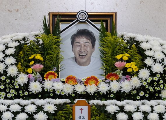 7일 오후 서울 송파구 서울아산병원 장례식장에 故 유상철 전 인천 유나이티드 감독의 빈소가 마련돼 있다. 유 전 감독은 지난 2019년 췌장암 진단을 받고 활동을 중단한 채 치료에 전념해 왔다. 2021.6.7/뉴스1 © News1 이재명 기자