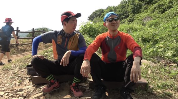 이창호는 김갑생할머니김 이호창 본부장인 동시에 한사랑산악회 이택조 부회장이기도 하다. (피식대학 유튜브 갈무리) © 뉴스1