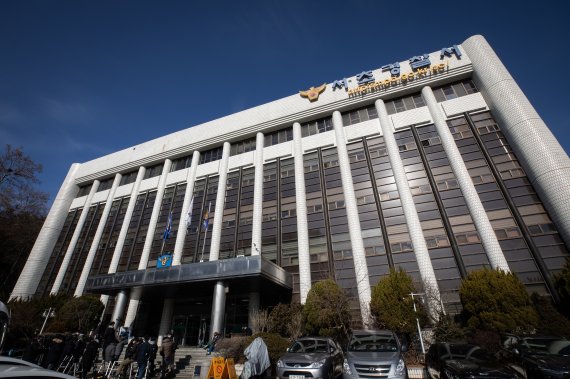 [단독]"말 안들으면 돌려보낸다" 외국인 울리는 연예기획사 대표 검찰 송치