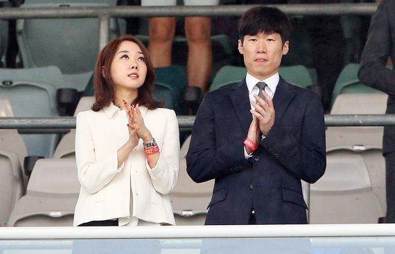 박지성과 그의 부인 김민지 전 아나운서 /사진=뉴스1