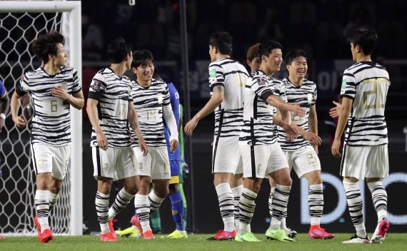 [고양=뉴시스]최진석 기자 = 9일 오후 경기 고양시 고양종합운동장에서 열린 2022년 FIFA 월드컵 아시아 지역 2차 예선 대한민국과 스리랑카의 경기, 정상빈이 골을 넣은 뒤 기뻐하고 있다. 2021.06.09. myjs@newsis.com