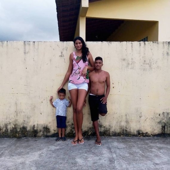 키 163cm 男과 결혼한 키 207㎝ 브라질 女 "신께 감사하다"