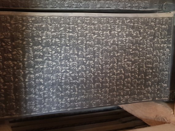 [합천=뉴시스] 김기진 기자= 10일 경남 합천 해인사 장경판전 법보전에서 팔만대장경이 언론에 공개되고 있다. 해인사는 팔만대장경을 19일부터 매주 토,일요일 일반에 공개한다고 전했다. 2021.06.10. sky@newsis.com