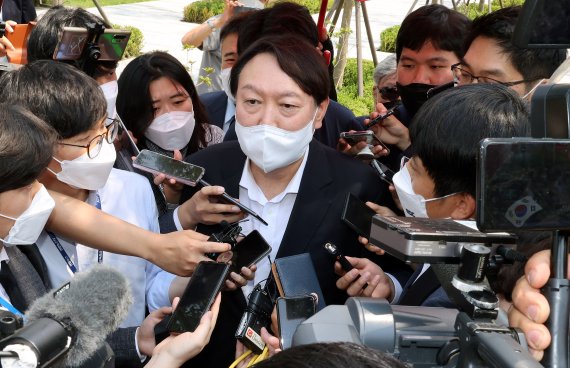 윤석열, 이준석에 "당선 축하" 문자..소통 물꼬 텄다