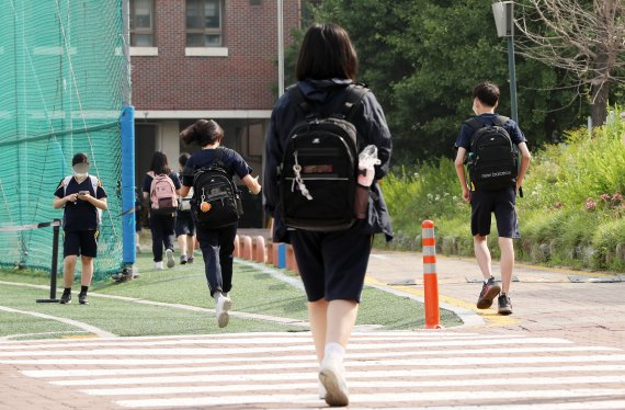 오늘부터 수도권 중학교 등교확대...직업계고 매일 등교