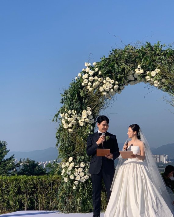 이욱 이사장과 벤/벤 SNS © 뉴스1