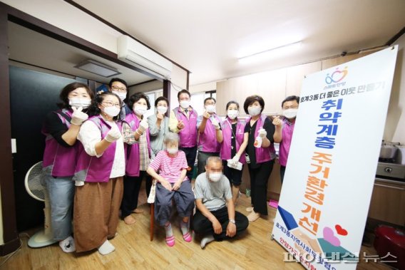 최대호 안양시장 15일 호계3동 행복동행. 사진제공=안양시