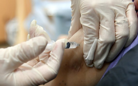 부산 해운대구 보건소에서 아스트라제네카(AZ) 백신 접종이 실시되고 있다. 사진=뉴스1