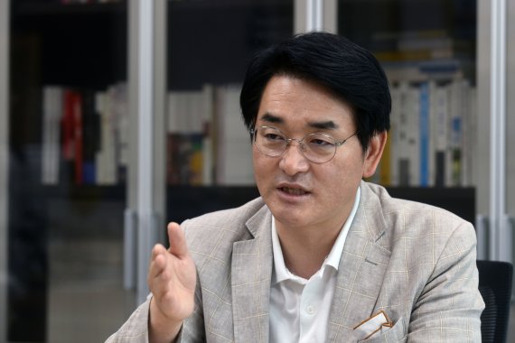 박용진 더불어민주당 의원이 17일 국회 의원회관에서 파이낸셜뉴스와 인터뷰를 통해 주요 현안에 대한 입장을 밝히고 있다. 사진=서동일 기자