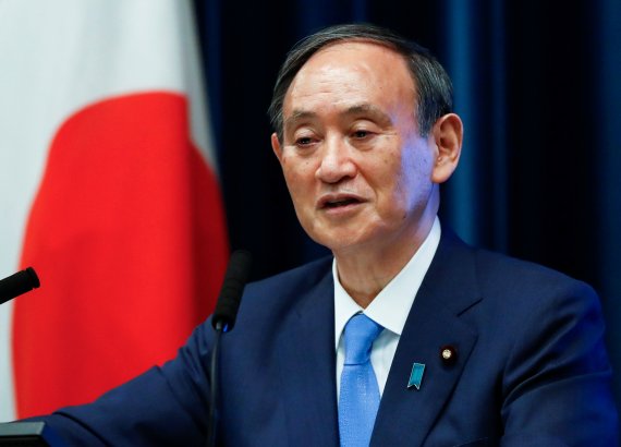 지난 17일 스가 요시히데 일본 총리가 도쿄 총리관저에서 기자회견을 하는 모습. 로이터 뉴스1