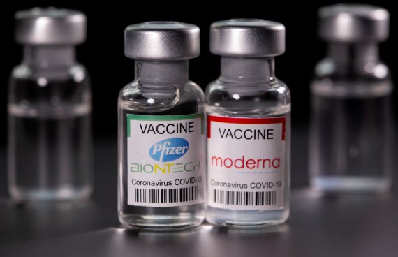 화이자와 모더나의 코로나19 백신을 가상해 제작된 사진.로이터뉴스1
