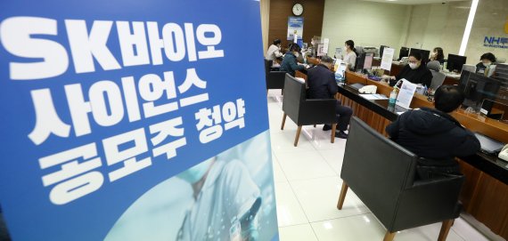 IPO 거품 논란 속 '크래프톤' '카뱅' 흥행 성공할까