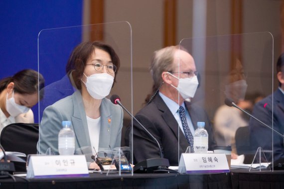 임혜숙 과학기술정보통신부 장관이 23일 오전 서울 영등포구 콘래드호텔에서 열린 6G 전략회의 에 참석해 인사말을 하고 있다. 과학기술정보통신부 제공