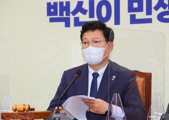 [서울=뉴시스]전신 기자 = 송영길 더불어민주당 대표가 23일 서울 여의도 국회에서 열린 최고위원회의에서 모두발언하고 있다. 2021.06.23. (공동취재사진) photo@newsis.com