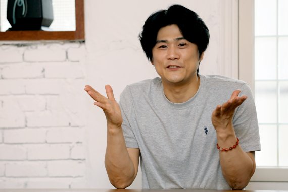 인천 참사랑 병원에서 마약 중독 상담가로 활동중인 최진묵씨가 뉴스1과 인터뷰하고 있다. 인천 참사랑 병원은 마약중독 전문 병원이다. 2021.5.20/뉴스1 © News1 정진욱 기자