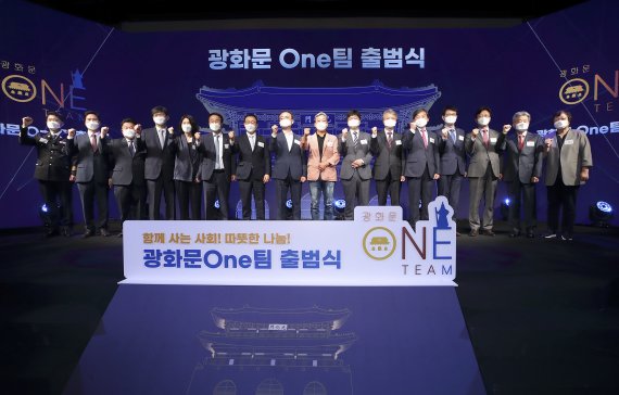 법무법인 태평양은 올해 5월 광화문 인근의 기업과 정부·지자체 등 14개 기관이 모여 결성된 ‘광화문 One팀’에 합류하고 골목상권 대상 밀키트를 제공, 장애인 취업지원 등 ESG 활동에 나서고 있다.