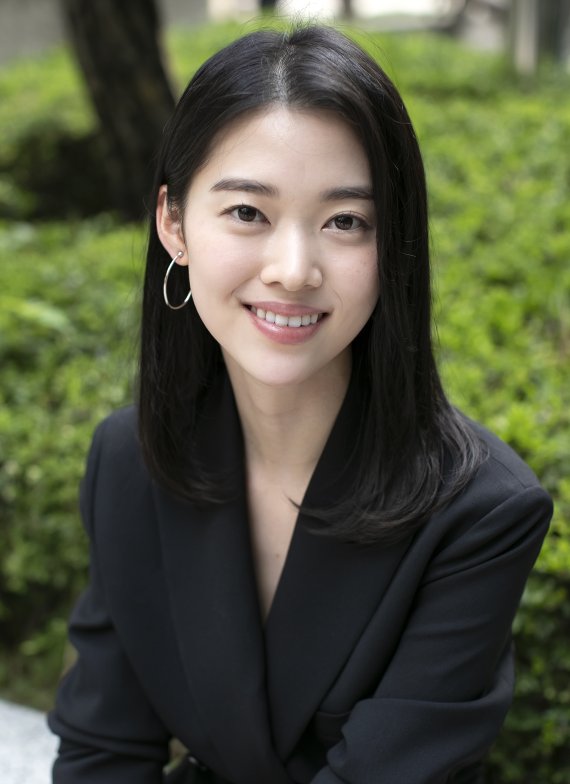배우 정이서가 서울 종로구 뉴스1본사에서 열린 인터뷰에 앞서 포즈를 취하고 있다. /뉴스1 © News1 김진환 기자