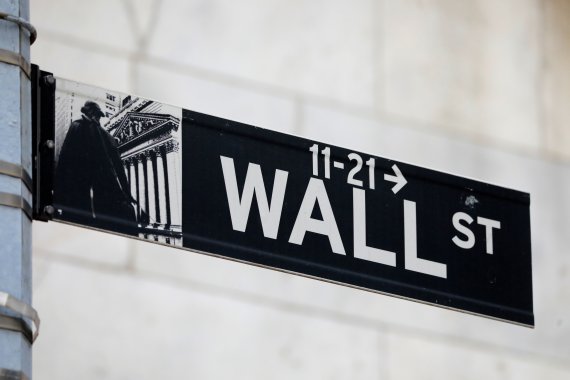 뉴욕증권거래소(NYSE) 밖에 월스트리트라고 적혀있는 표지판. /사진=로이터뉴스1
